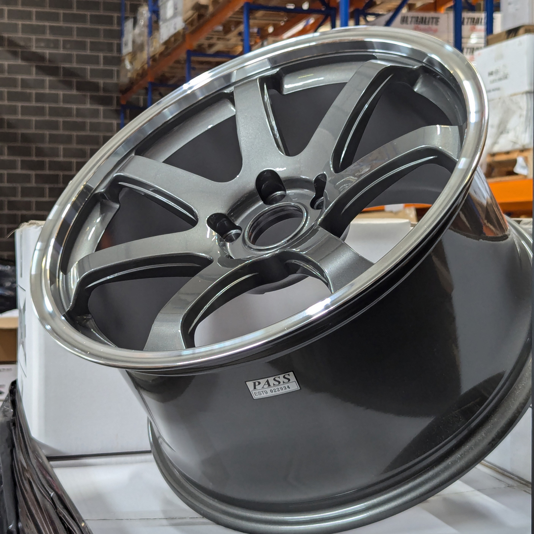 ULAT2-1895-1GML / ULTRALITE ATEC II - 18 X 9.5 ET35 - GUN METAL GREY POLISHED RIM 